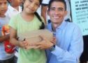 Inicia Fernando Huerta entrega de siete mil pares de zapatos escolares