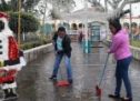 Con tequio, trabajadores del Ayuntamiento y ciudadanos limpiaron el parque “Juárez”