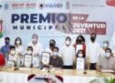Entrega Injeo Premio Municipal de la  Juventud en San Pedro Pochutla