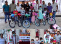 Laura Estrada y los Reyes Magos entregan bicicletas a los niños tuxtepecanos